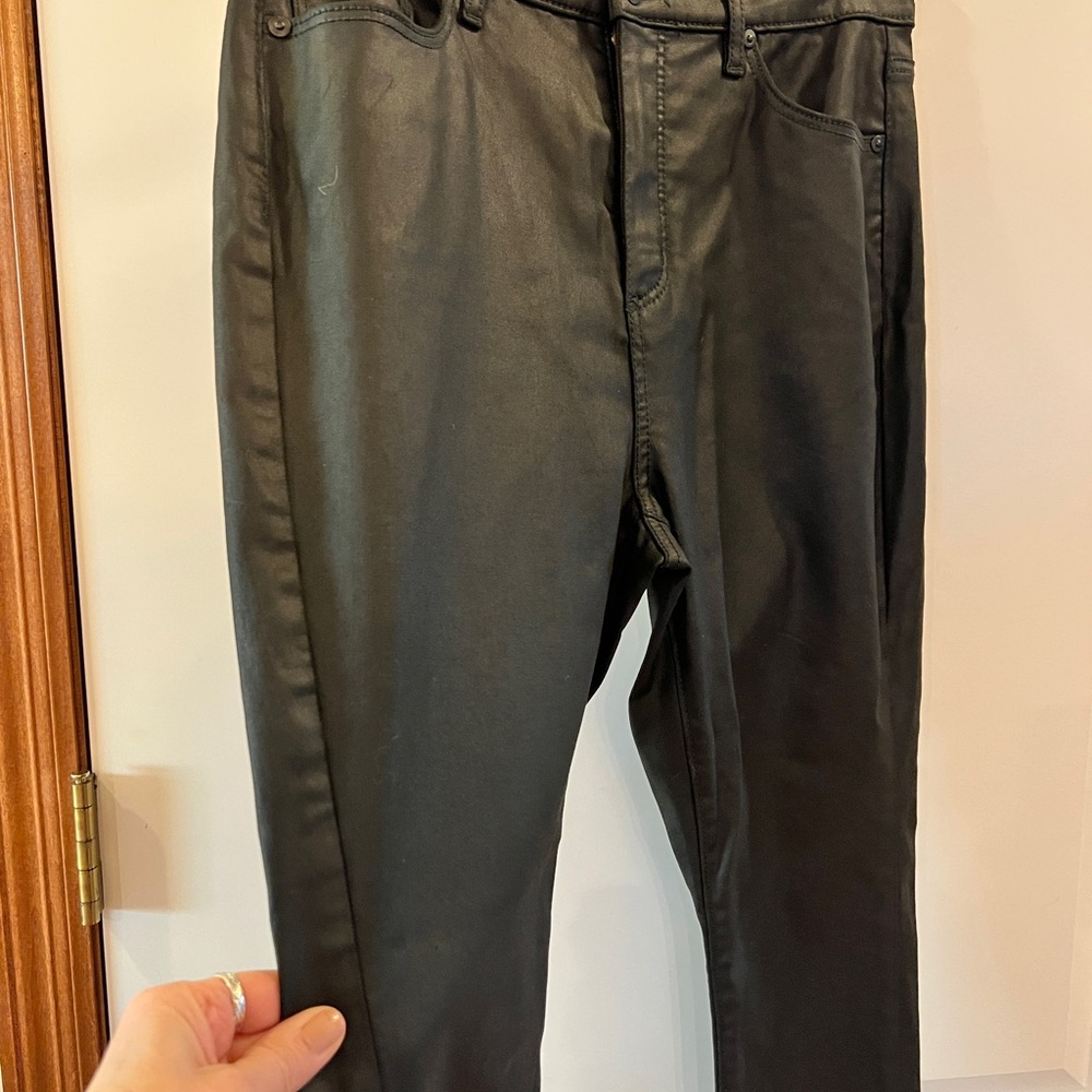 LOFT 10P “The Curvy Skinny” Black Coated Pants Like NEW!!